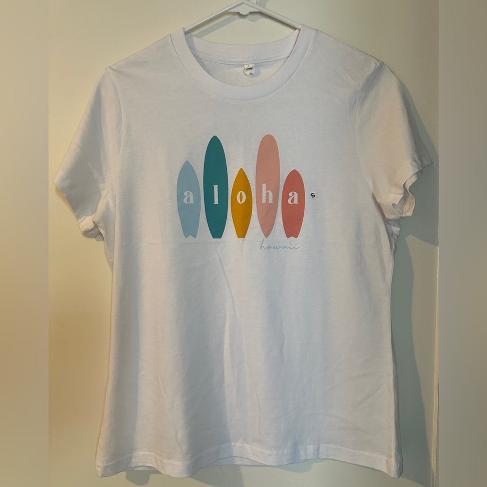 NWT Kauai Aloha Graphic Tee
